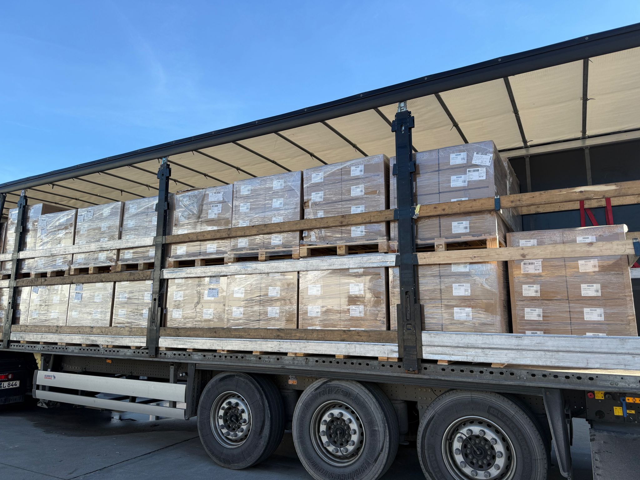 LKW-Lieferung — Cejuron GmbH